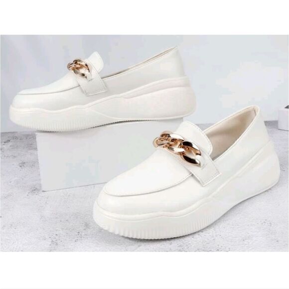 Women's Lug Sole Loafers in White NWOT Size 39 or 8.5 With Buckle - Picture 3 of 13